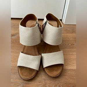 toms sandal
